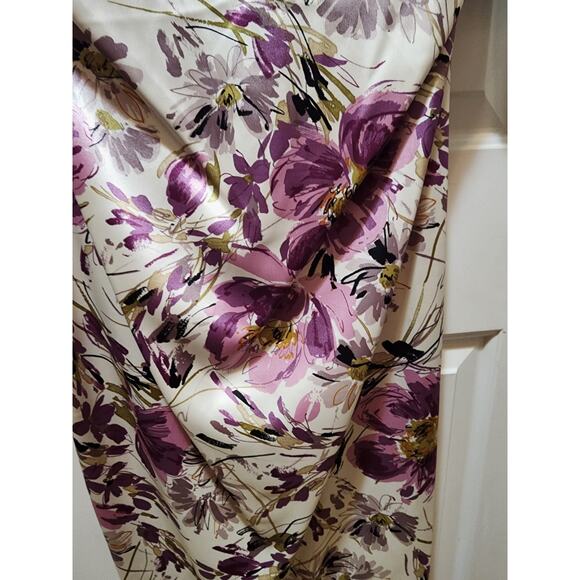 NEW LONDON STYLE NIGHTS Cap Sleeve V Neck Satin Purple Floral Midi Dress Size 12 - Picture 6 of 10